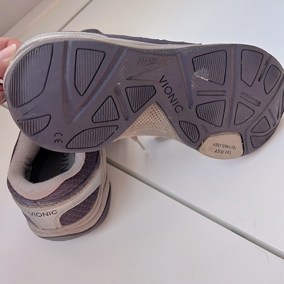 VIONIC sneakers - Picture 4 of 10